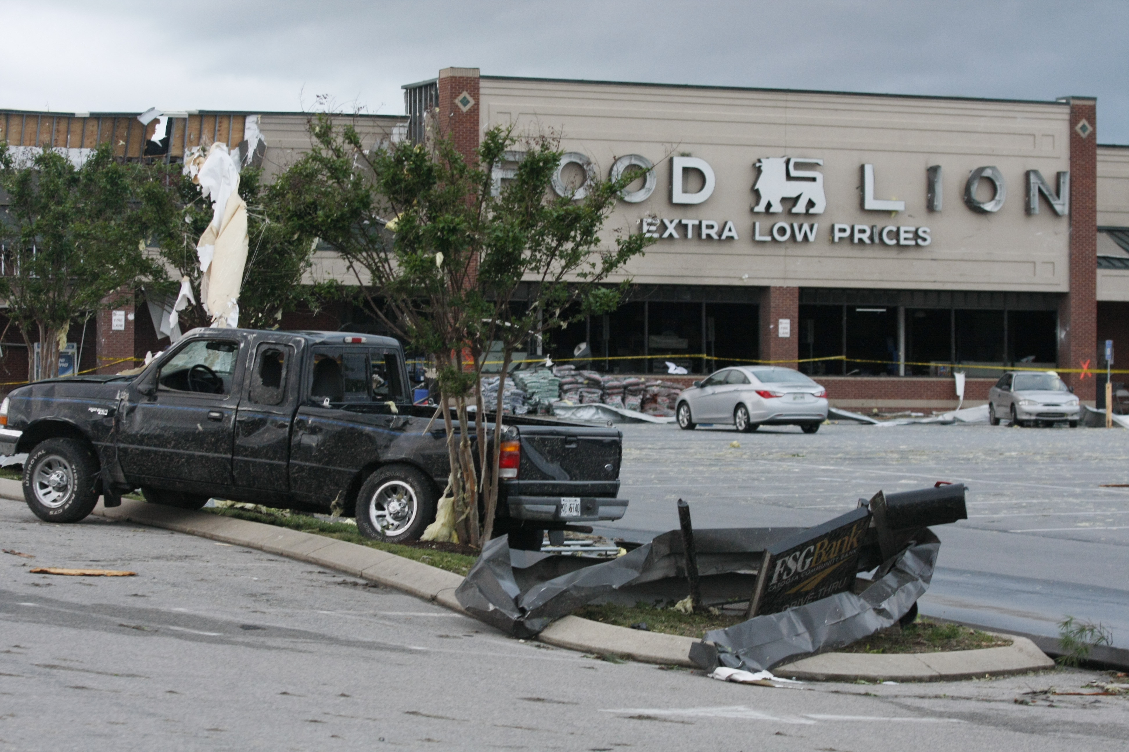 Staff Photo by Allison Carter/Chattanooga Times Free Press - Apr 28, 2011 - Unmanned cars remain in the Ringgold, Ga. Food Lion parking lot Thursday. A severe storm with high winds damaged the grocery store along with many other businesses in the area.