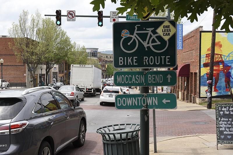 Mid-afternoon traffic moves along Frazier Avenue on Thursday, Apr. 21, 2016, in Chattanooga, Tenn.