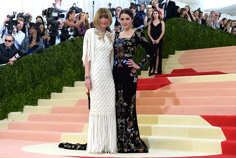 
              Anna Wintour, left, and Bee Shaffer arrive at The Metropolitan Museum of Art Costume Institute Benefit Gala, celebrating the opening of "Manus x Machina: Fashion in an Age of Technology" on Monday, May 2, 2016, in New York. (Photo by Charles Sykes/Invision/AP)
            