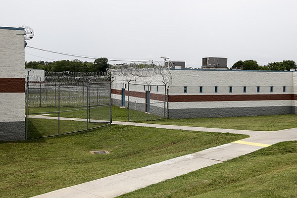 U.S. to end private prison contracts; impact on Hamilton County ...