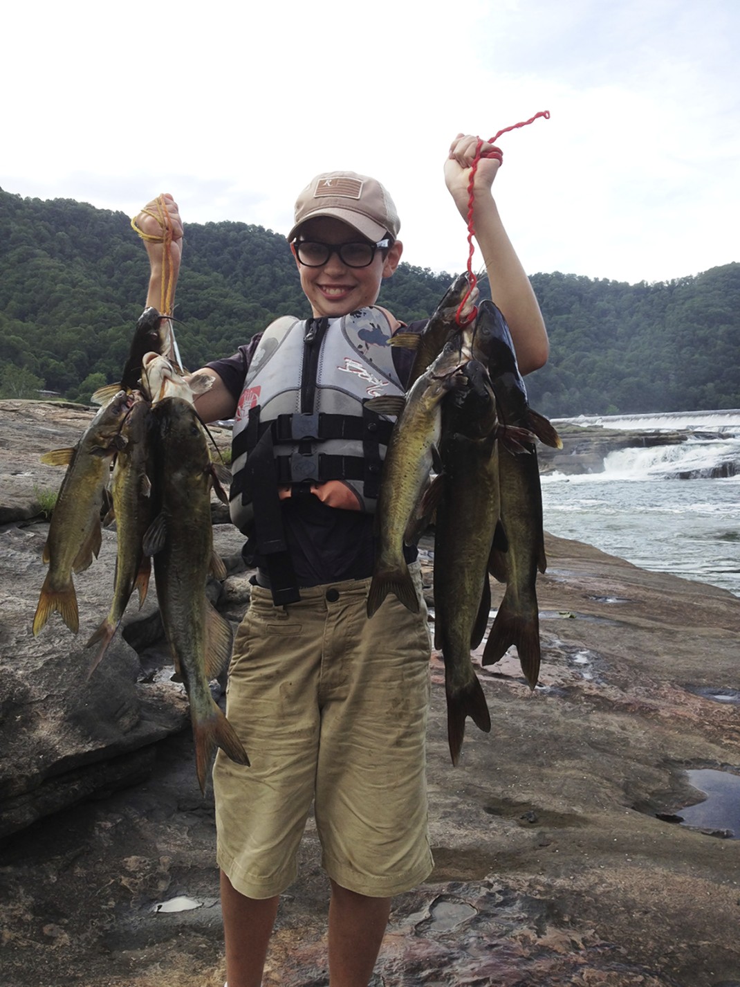 Nightcrawlers for Catfish - In-Fisherman