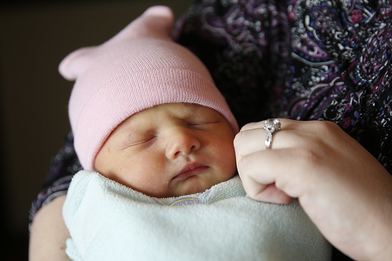 
              In this Thursday, May 12, 2016 photo, Jessica Bailey holds her newborn daughter Ellie Bailey after blood was collected at Community Hospital North in Indianapolis.  Ellie is among some 4 million newborns in the United States who will have blood drawn this year to screen them for serious inherited diseases.   (AP Photo/Michael Conroy)
            