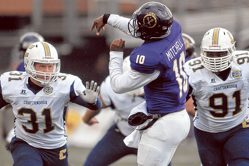 Derrick Lott (91) pressures Western Carolina quarterback Troy Mitchell (10) in 2014. The former defensive end for the UTC Mocs has signed an NFL contract with the Philadelphia Eagles.