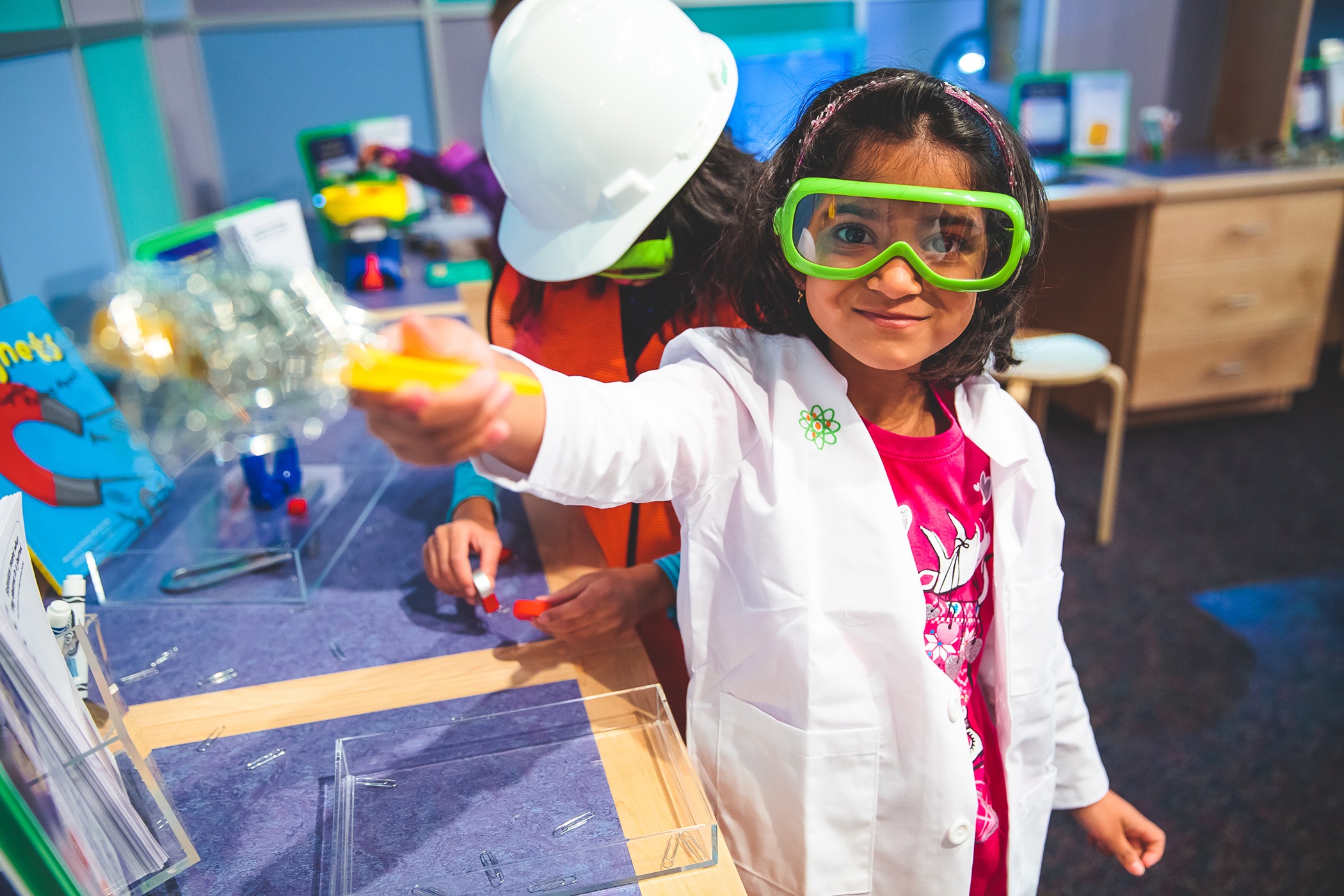 Young scientists can do hands-on experiments just like the ones Sid and his preschool pals do in Miss Susie's classroom.