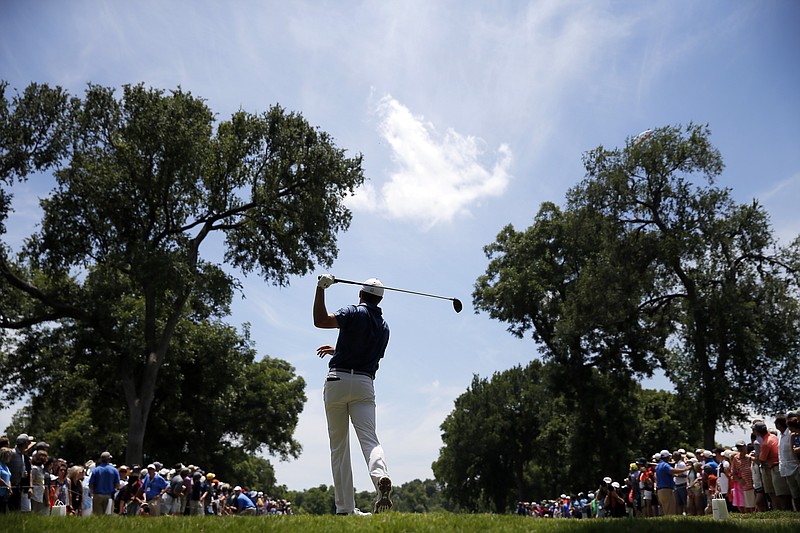 Jordan Spieth hits off the sixth tee during the final round of the Dean & DeLuca Invitational golf tournament at Colonial, Sunday, May 29, 2016, in Fort Worth, Texas. (AP Photo/Tony Gutierrez)
