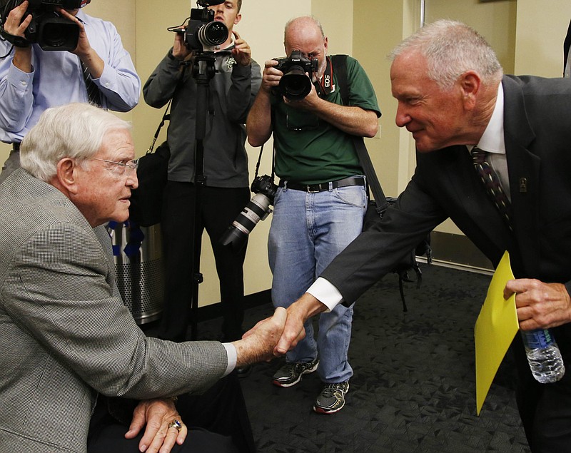 
              Baylor interim head football coach Jim Grobe, right, shakes hands with Grant Teaff following a news conference, Friday, June 3, 2016, in Waco, Texas. Teaff asked Grobe to come to Baylor after former head coach Art Briles was fired last week. (Rod Aydelotte/Waco Tribune Herald, via AP) /Waco Tribune-Herald via AP) MANDATORY CREDIT
            