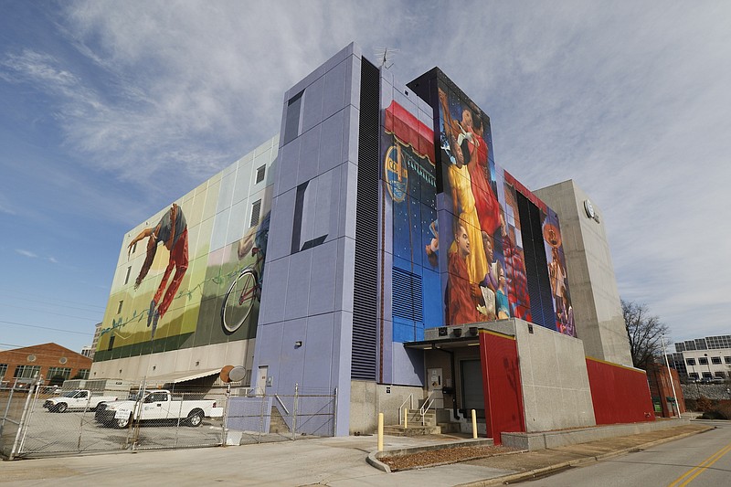 Staff Photo by Dan Henry / The Chattanooga Times Free Press- 1/28/16. The AT&T building's completed mural off of M.L.King Boulevard in downtown Chattanooga. 