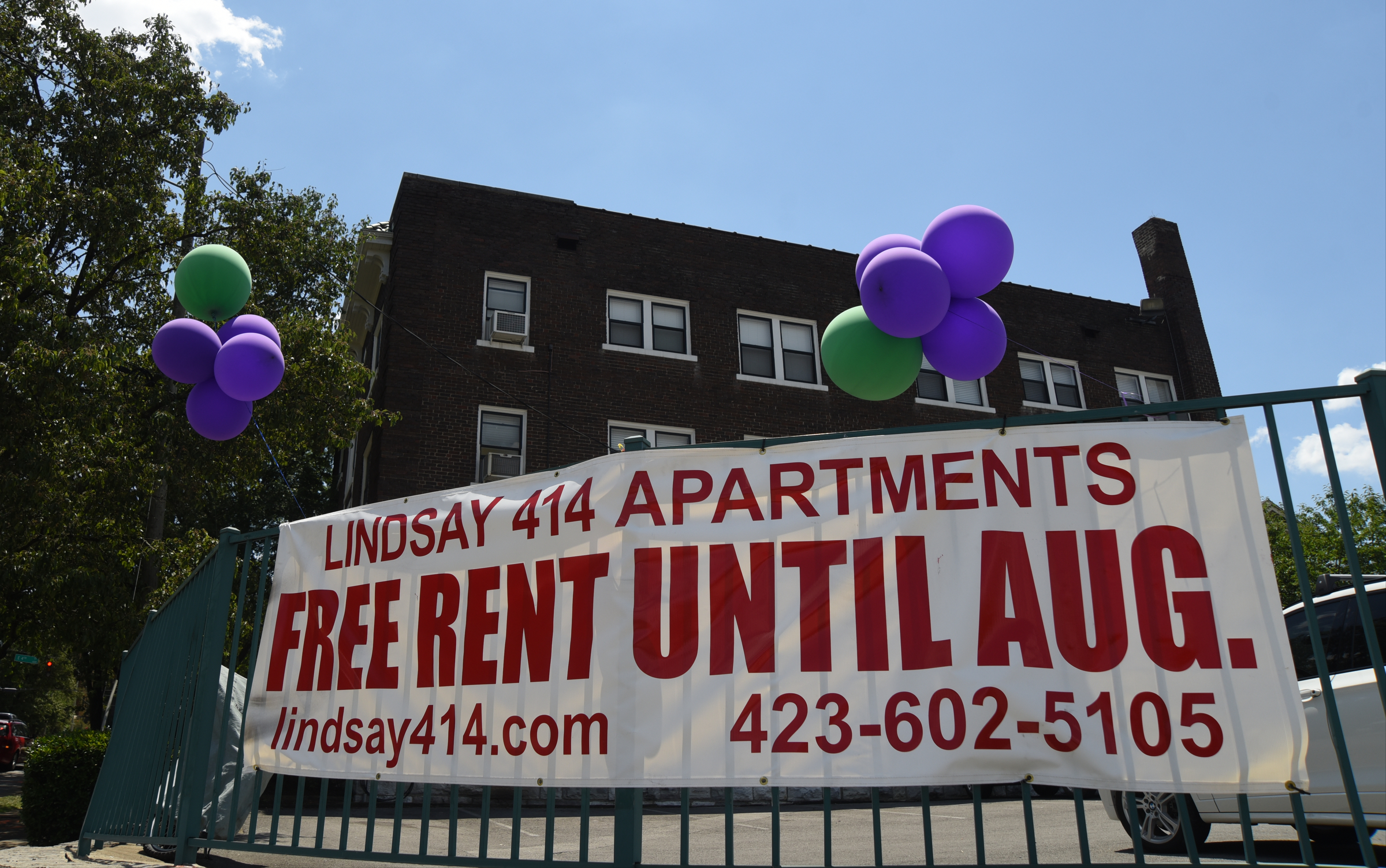A sign advertises a pricing deal at the corner of Lindsay and 3rd Streets Monday, June 20, 2016.