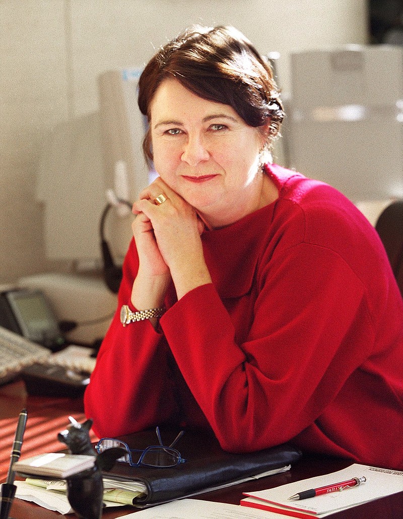 
              Ellen Soeteber, editor of the St. Louis Post-Dispatch, is seen in a Jan. 22, 2002 photo. Soeteber, a veteran journalist who was editor of the St. Louis Post-Dispatch in the early 2000s, died Tuesday, June 21, 2016, after a brief illness, according to The Kassly Mortuary in Fairview Heights, Illinois. She was 66. (Jerry Naunheim Jr./St. Louis Post-Dispatch via AP)  EDWARDSVILLE INTELLIGENCER OUT; THE ALTON TELEGRAPH OUT; MANDATORY CREDIT    . PHOTO BY JERRY NAUNHEIM JR.
            