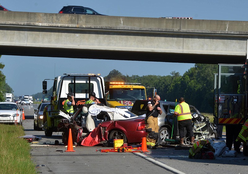 
              Police investigate at the scene of a head-on crash that killed five people early Wednesday, June 22, 2016, on Interstate 16 near exit 155 in Pooler, Ga. A vehicle traveling westbound on I-16 crossed over the median, resulting in a head-on collision with a vehicle traveling eastbound. (Steve Bisson/Savannah Morning News via AP) THE EXAMINER.COM OUT; SFEXAMINER.COM OUT; WASHINGTONEXAMINER.COM OUT; MANDATORY CREDIT
            