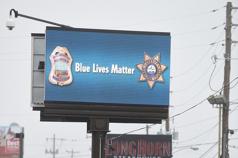 A "Blue Lives Matter" ad is shown on Brainerd Road.