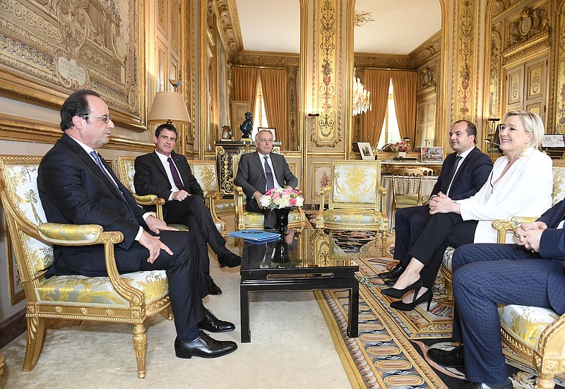 
              From letf, French President Francois Hollande, Prime Minister Manuel Valls and Foreign Minister Jean Marc Ayrault meet French far-right leader Marine Le Pen, right, at the Elysee Palace in Paris, Saturday, June 25, 2016. France's President Francois Hollande is holding exceptional meetings with the leaders of France's political parties as EU leaders try to keep the union together after Britain's vote to leave the EU. (Christophe Saidi, Pool Photo via AP)
            