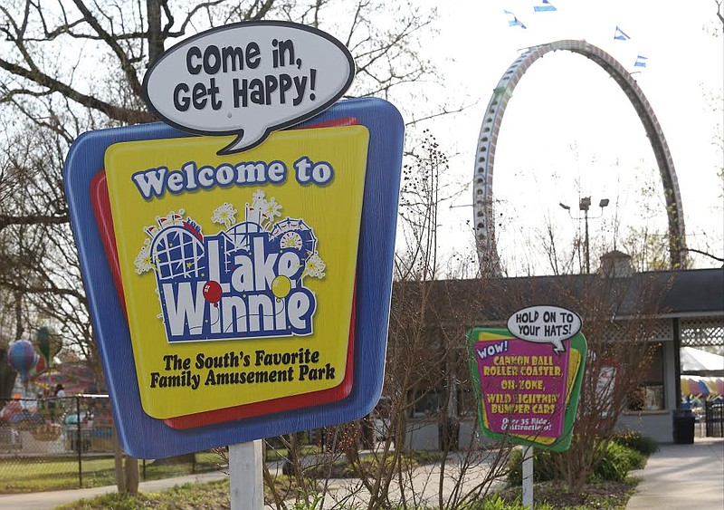 A sign welcomes guests to Lake Winnie.