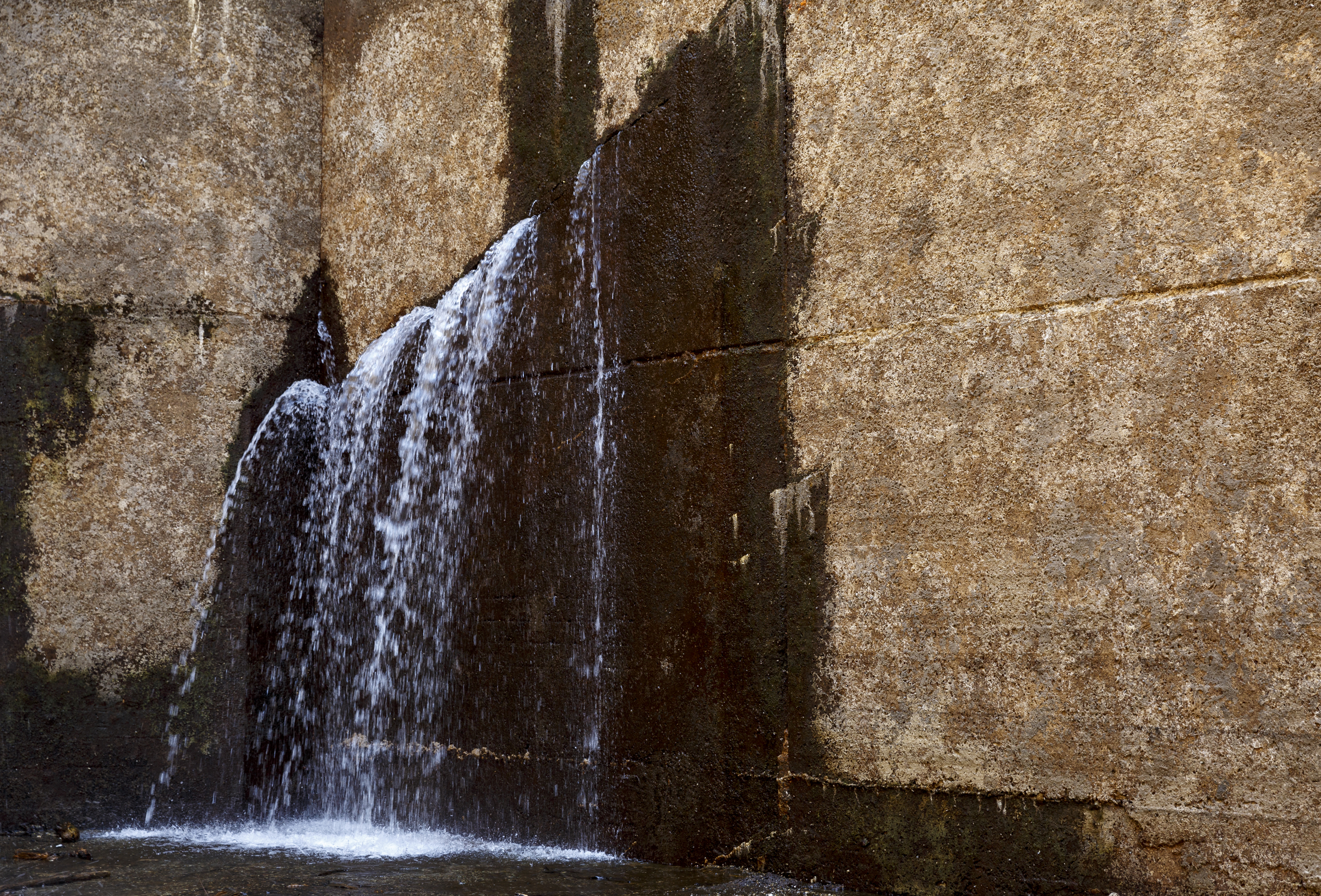 Water flows through a crack in the dewatered Chickamauga Lock at the Chickamauga Dam on Wednesday, July 20, 2016, in Chattanooga, Tenn. The lock is being dewatered for routine maintenance checks.