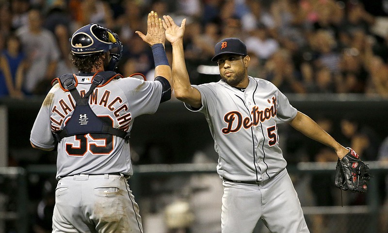 Cease goes 5 innings in debut, White Sox beat Tigers 7-5