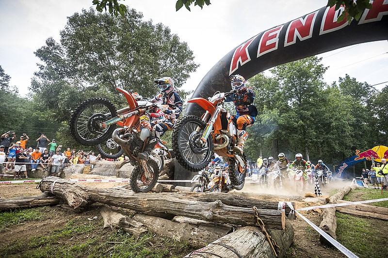 (L-R) Taylor Robert and Johnny Walker fight for the start in the Tennessee Knockout Enduro at the Trials Training Center in Sequatchie, Tennessee, USA on 16 August 2015. // Garth Milan/Red Bull Content Pool // P-20150820-00442 // Usage for editorial use only // Please go to www.redbullcontentpool.com for further information. // 