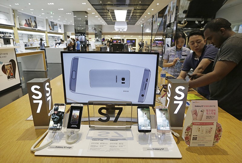 
              Samsung Electronics Galaxy S7 and S7 Edge smartphones are displayed at the company's showroom in Seoul, South Korea, Thursday, July 28, 2016. Samsung Electronics Co. reported Thursday forecast-beating earnings results that were the best in two years as consumers snapped up its Galaxy smartphones in signs of a revival in its mobile phone business. (AP Photo/Ahn Young-joon)
            