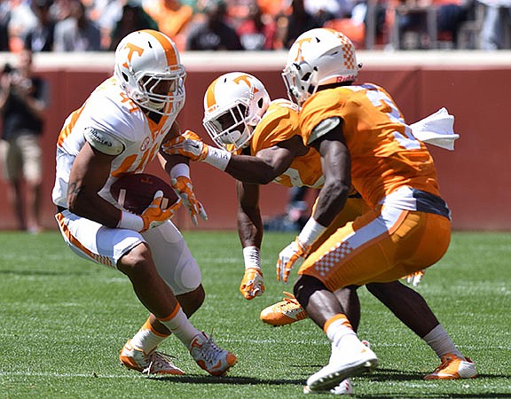 Tennessee sophomore Micah Abernathy (22) could be one of the starters at safety after contributing as a nickel back and on special teams in 2015.