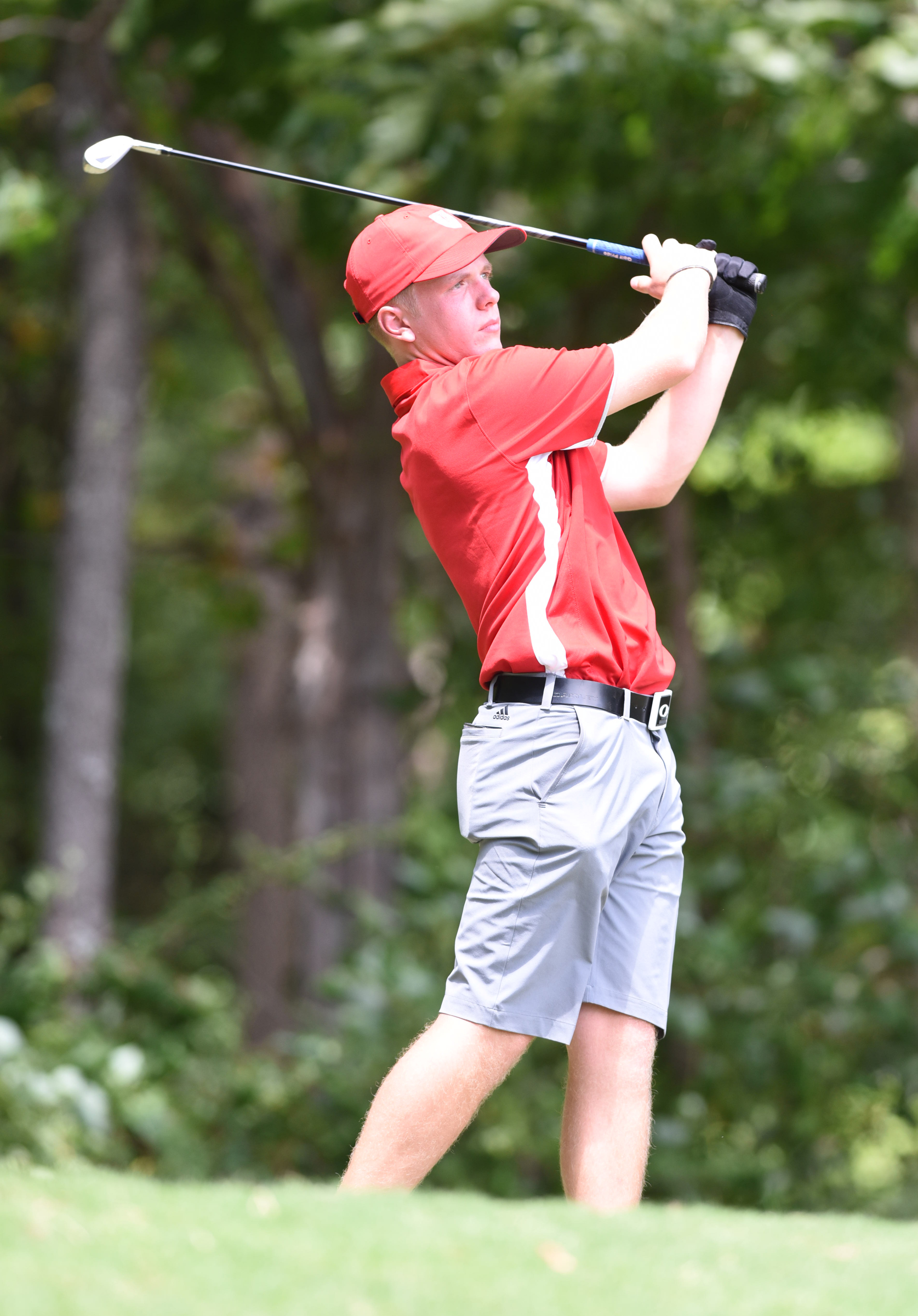 Baylor's A.J. Lintunen watches his tee shot on No. 15 at Black Creek on Tuesday.