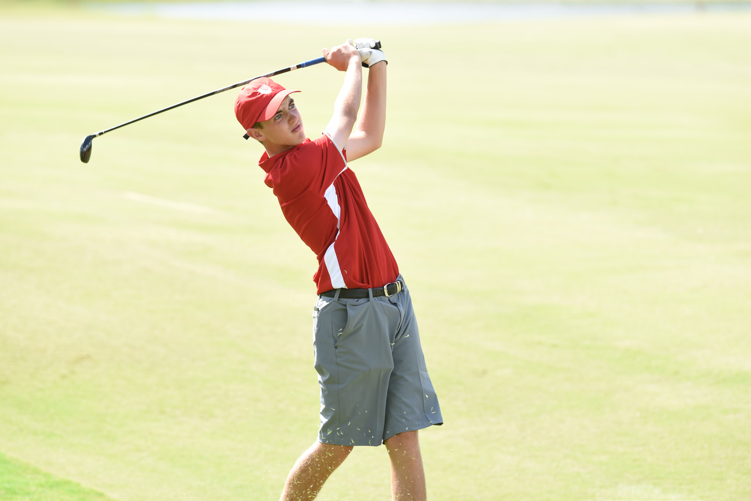 Baylor golfer Joe Reilly watches his approach shot at no. 18 on Tuesday at Black Creek.