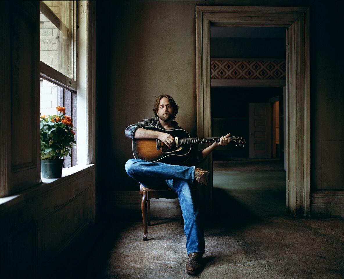 Texas country singer-songwriter Hayes Carll is returning to Chattanooga on Wednesday 9/14, this time to perform at the Revelry Room in support of his new album Lovers and Leavers.