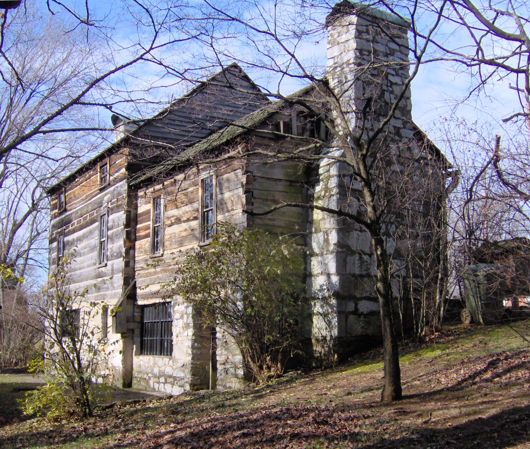 Crockett Tavern Museum marks the birthplace of Davy Crockett.