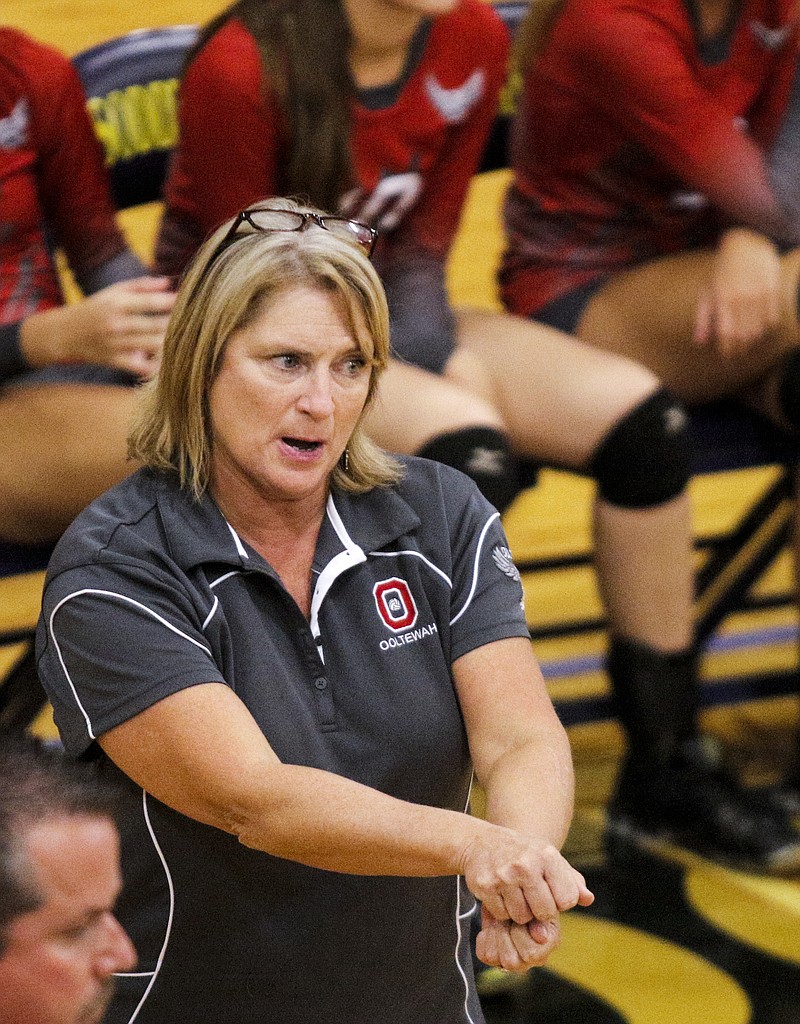 Long-successful Ooltewah High School volleyball coach Elaine Peigen went into the Chattanooga State Athletic Hall of Fame on Thursday as a basketball player.