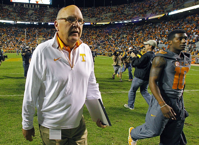 Tennessee offensive coordinator Mike DeBord