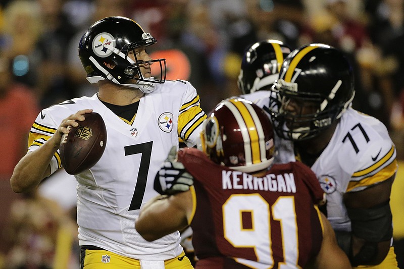 
              Pittsburgh Steelers quarterback Ben Roethlisberger (7) looks for an opening to pass during the first half of an NFL football game against the Washington Redskins in Landover, Md., Monday, Sept. 12, 2016. (AP Photo/Mark Tenally)
            