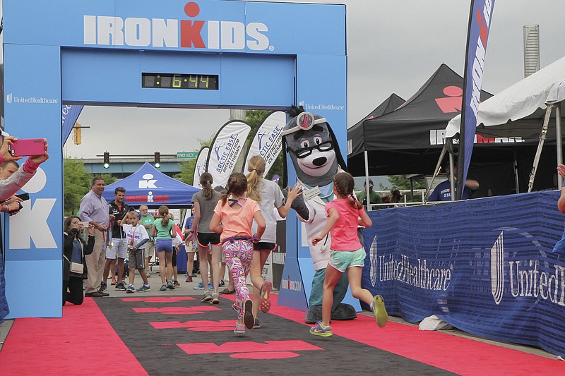 UnitedHealthcare mascot Dr. Health E. Hound and professional Ironman athletes will be among those cheering young athletes at the finish line tonight, Sept. 22, at the UnitedHealthcare Ironkids Chattanooga Fun Run, presented by Sunbelt Bakery.