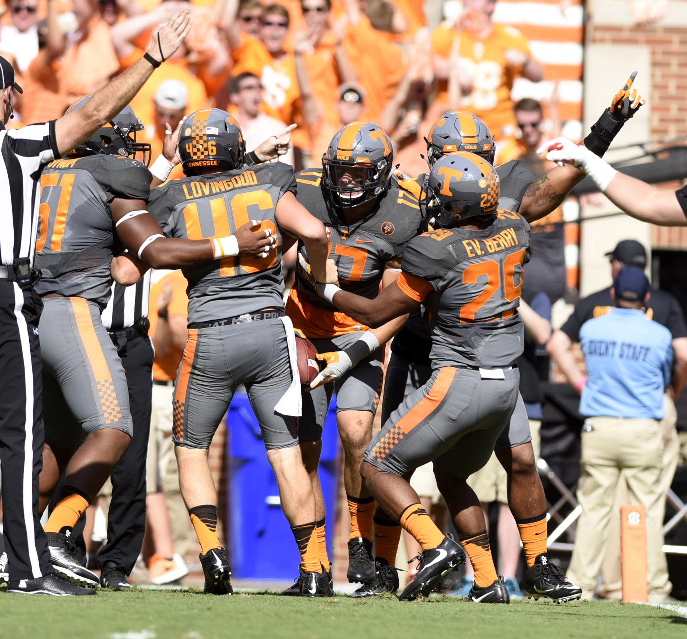 Tennessee's Dillon Bates (17) comes up with a fumble recovery on a punt. Tennessee did not take advantage of the turnover. The Florida Gators visited the Tennessee Volunteers in a important SEC football contest at Neyland Stadium on September 24, 2016.