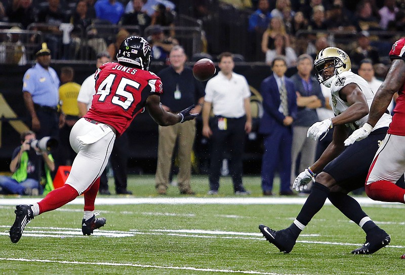 
              Atlanta Falcons outside linebacker Deion Jones (45) intercepts a pass from New Orleans Saints quarterback Drew Brees, not pictured, and returns it for a touchdown, in the second half of an NFL football game in New Orleans, Monday, Sept. 26, 2016. (AP Photo/Butch Dill)
            