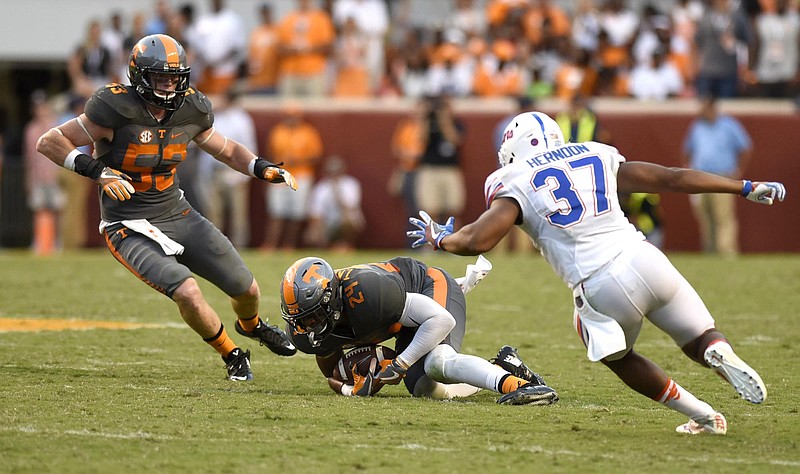 Tennessee's Todd Kelly Jr. (24) smothers Florida's on-sides kick.  The Florida Gators visited the Tennessee Volunteers in a important SEC football contest at Neyland Stadium on September 24, 2016.