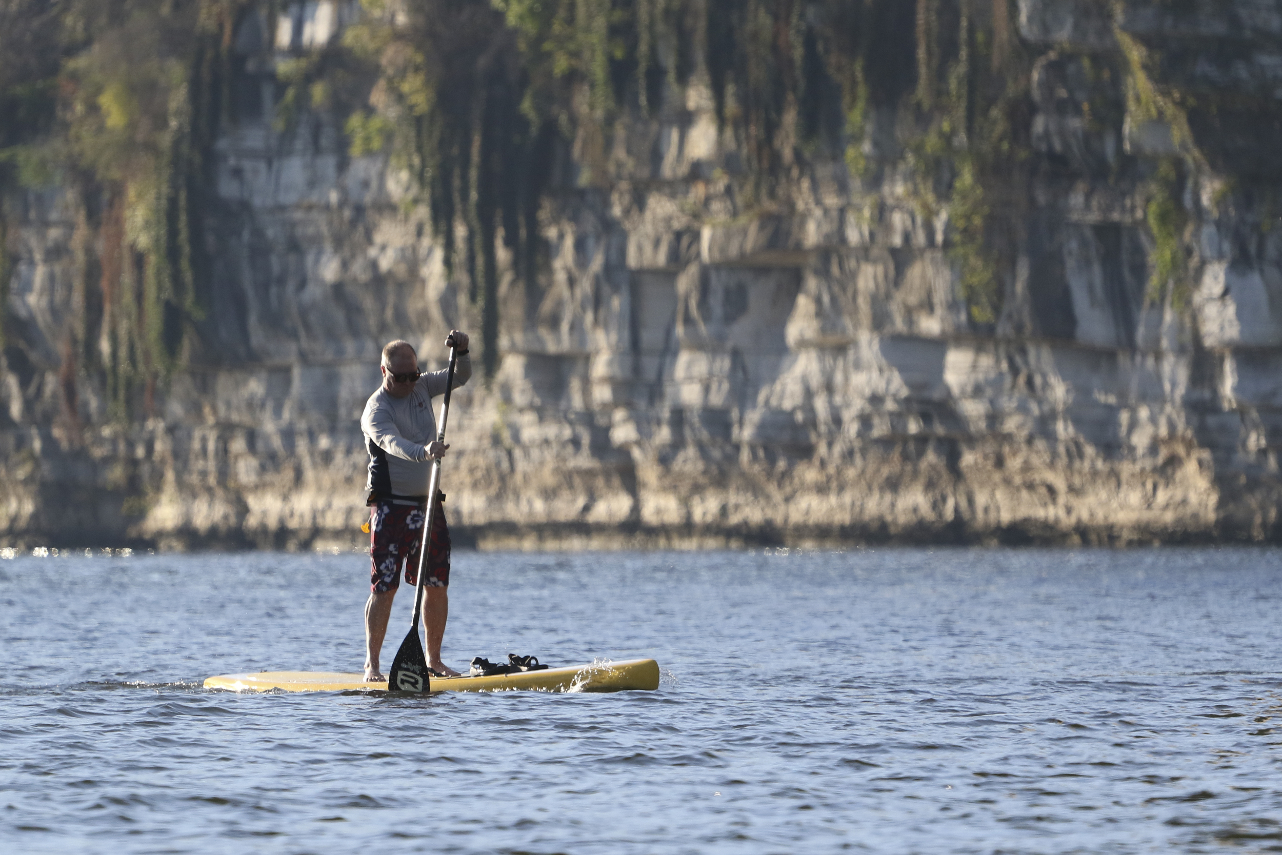 Staff Photo by Dan Henry / The Chattanooga Times Free Press- 9/29/16. Andy Parker returns to the Coolidge Park put-in under the Market Street Bridge after paddle boarding on the Tennessee River before work on Thursday, September 29, 2016.