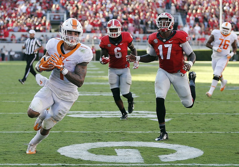 Tennessee running back Jalen Hurd (1) out runs Georgia linebackers Natrez Patrick (6) and Davin Bellamy (17) to score a touchdown on a pass from quarterback Joshua Dobbs in the second half of an NCAA college football game Saturday, Oct. 1, 2016, in Athens, Ga. Tennessee won 34-31. (AP Photo/John Bazemore)