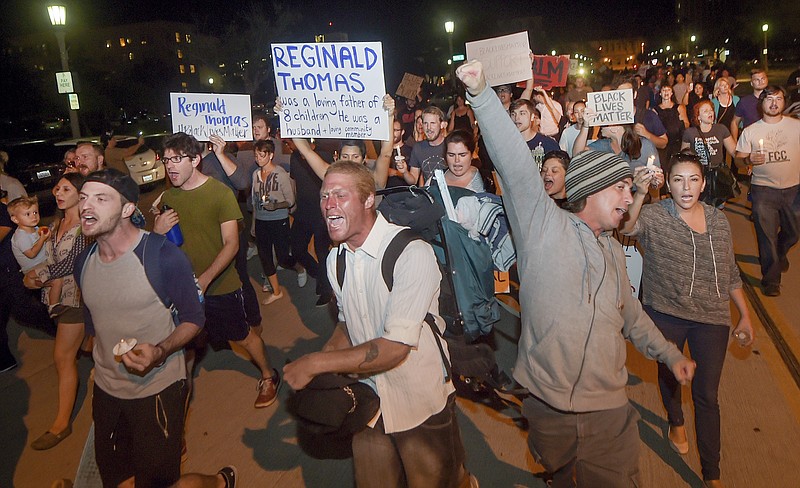 
              Protesters rally to the Pasadena City Hall in a candlelight vigil for Reginald Thomas who died in Pasadena Police custody in Pasadena, Calif., on Friday, Sept. 30, 2016. (Walt Mancini/The Pasadena Star-News via AP)
            