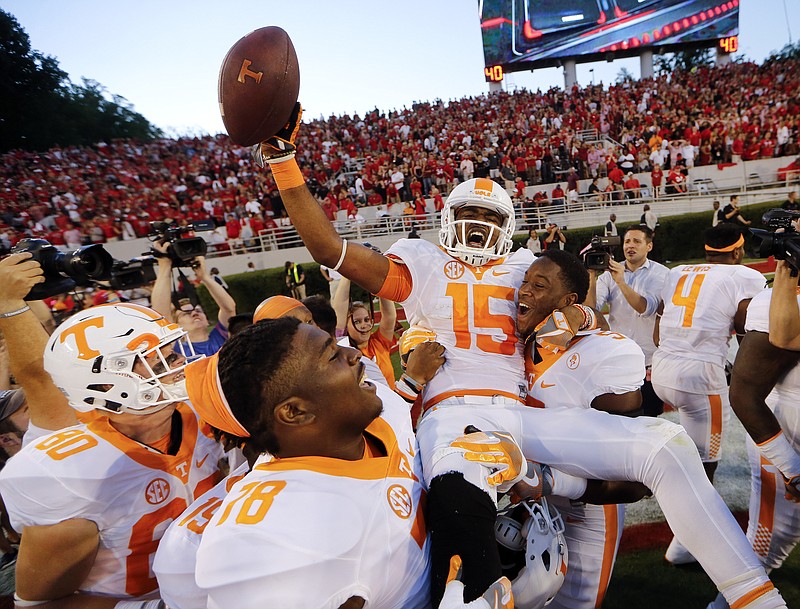 Tennessee stuns Georgia on final-play Hail Mary touchdown to Jauan ...