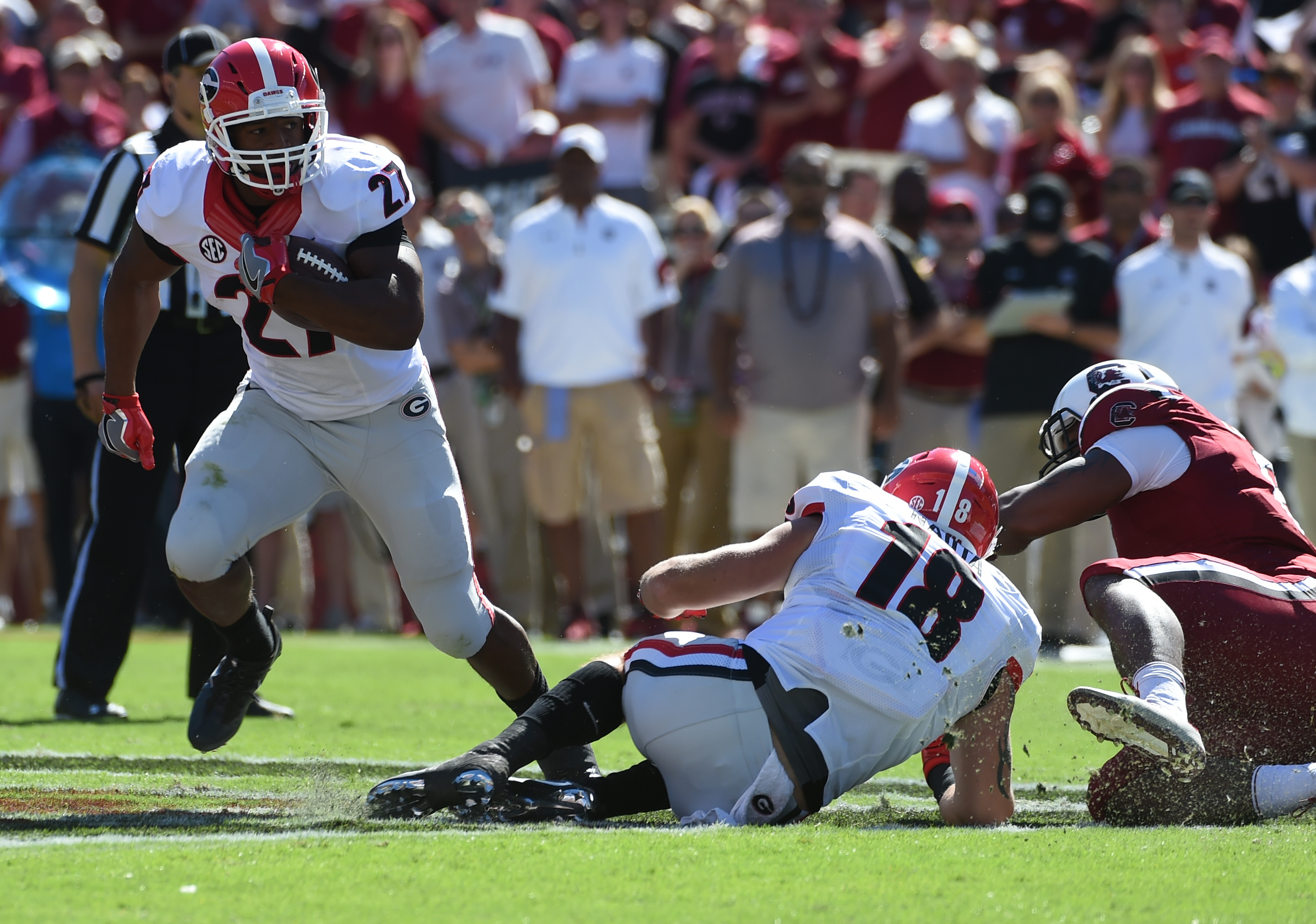 Georgia running back Nick Chubb (27) runs against South Carolina during the first half of an NCAA college football game on Sunday, Oct. 9, 2016, in Columbia, S.C. (AP Photo/Rainier Ehrhardt)