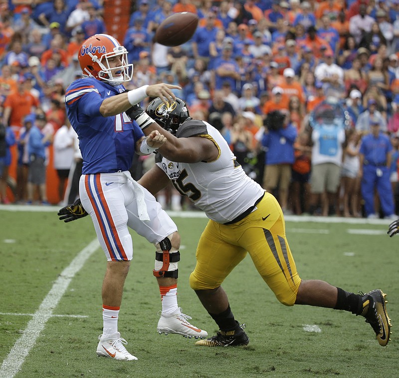 Florida quarterback Luke Del Rio, left, is hit by Missouri defensive lineman Rickey Hatley as he throws a pass during the first half of an NCAA college football game, Saturday, Oct. 15, 2016, in Gainesville, Fla. (AP Photo/John Raoux)


