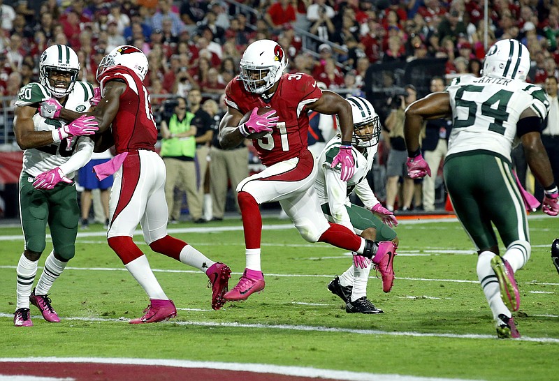 Arizona Cardinals running back David Johnson (31) scores a touchdown against the New York Jets during the second half of an NFL football game, Monday, Oct. 17, 2016, in Glendale, Ariz.