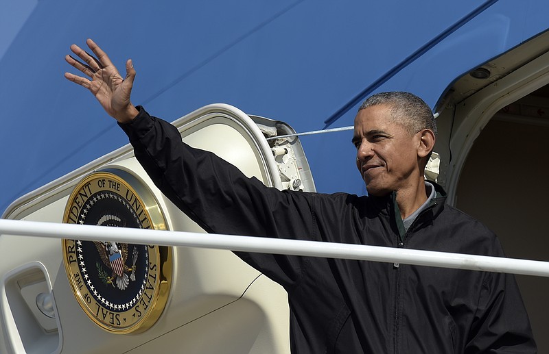 
              President Barack Obama waves from the top of the steps of Air Force One at Andrews Air Force Base in Md., Sunday, Oct. 23, 2016. Obama is heading to Nevada to boost Hillary Clinton's presidential campaign and help Democrats in their bid to retake control of the Senate. (AP Photo/Susan Walsh)
            