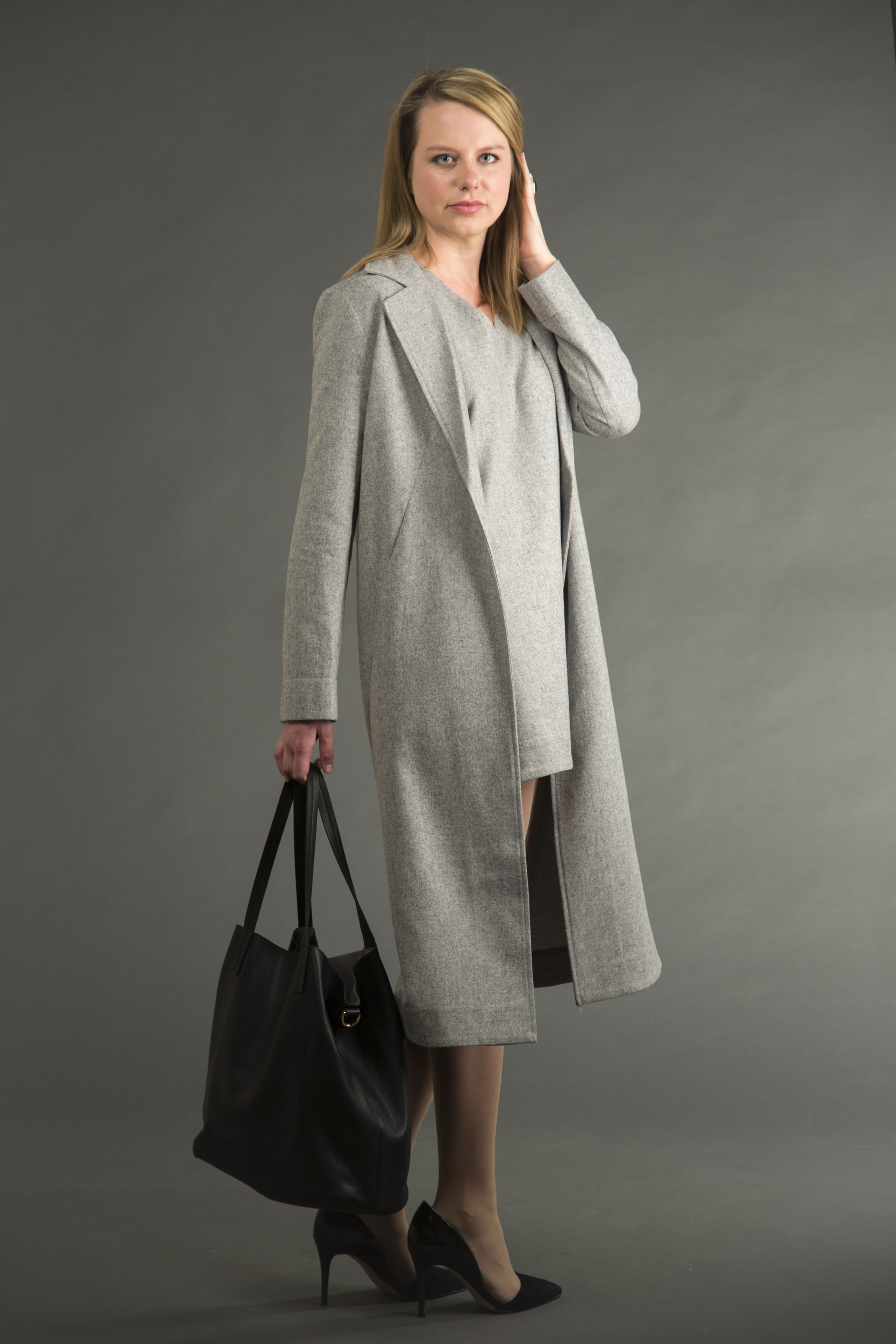 Leo & Sage woven flannel tunic and Leo & Sage woven flannel long jacket, both available at Alice Blue. Street Level black tote, available at Merch Northshore.