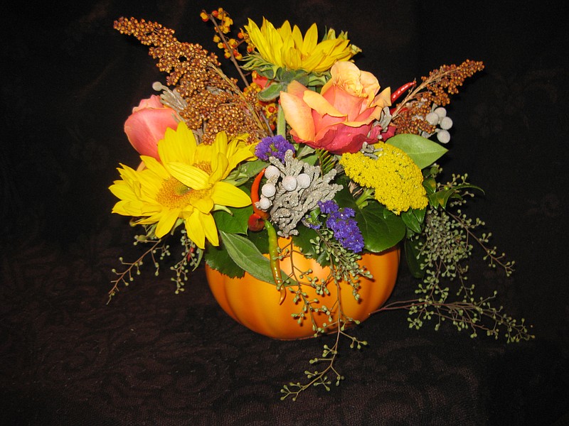For this centerpiece, Gil Cartwright of Flowers by Gil & Curt used blooms in autumn hues along with foraged elements such as dried corn, sorghum and ochre pods.
