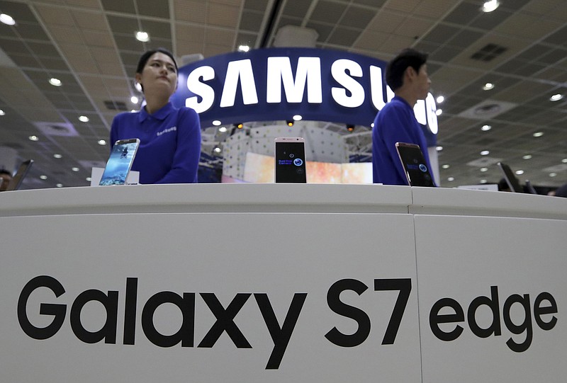 
              In this Oct. 26, 2016 photo, Samsung Electronics Galaxy S7 and S7 edge smartphones are displayed at Korea Electronics Show or KES in Seoul, South Korea. Samsung Electronics said Thursday, Oct. 27 its third quarter profit has plunged 17 percent as Galaxy Note 7 recalls nearly wiped out its mobile profit. (AP Photo/Lee Jin-man)
            