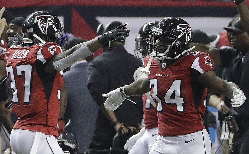 
              Atlanta Falcons free safety Ricardo Allen (37) and Atlanta Falcons defensive back Brian Poole (34) celebrate a win after the second of an NFL football game against the Green Bay Packers, Sunday, Oct. 30, 2016, in Atlanta. The Atlanta Falcons won 33-32. (AP Photo/David Goldman)
            