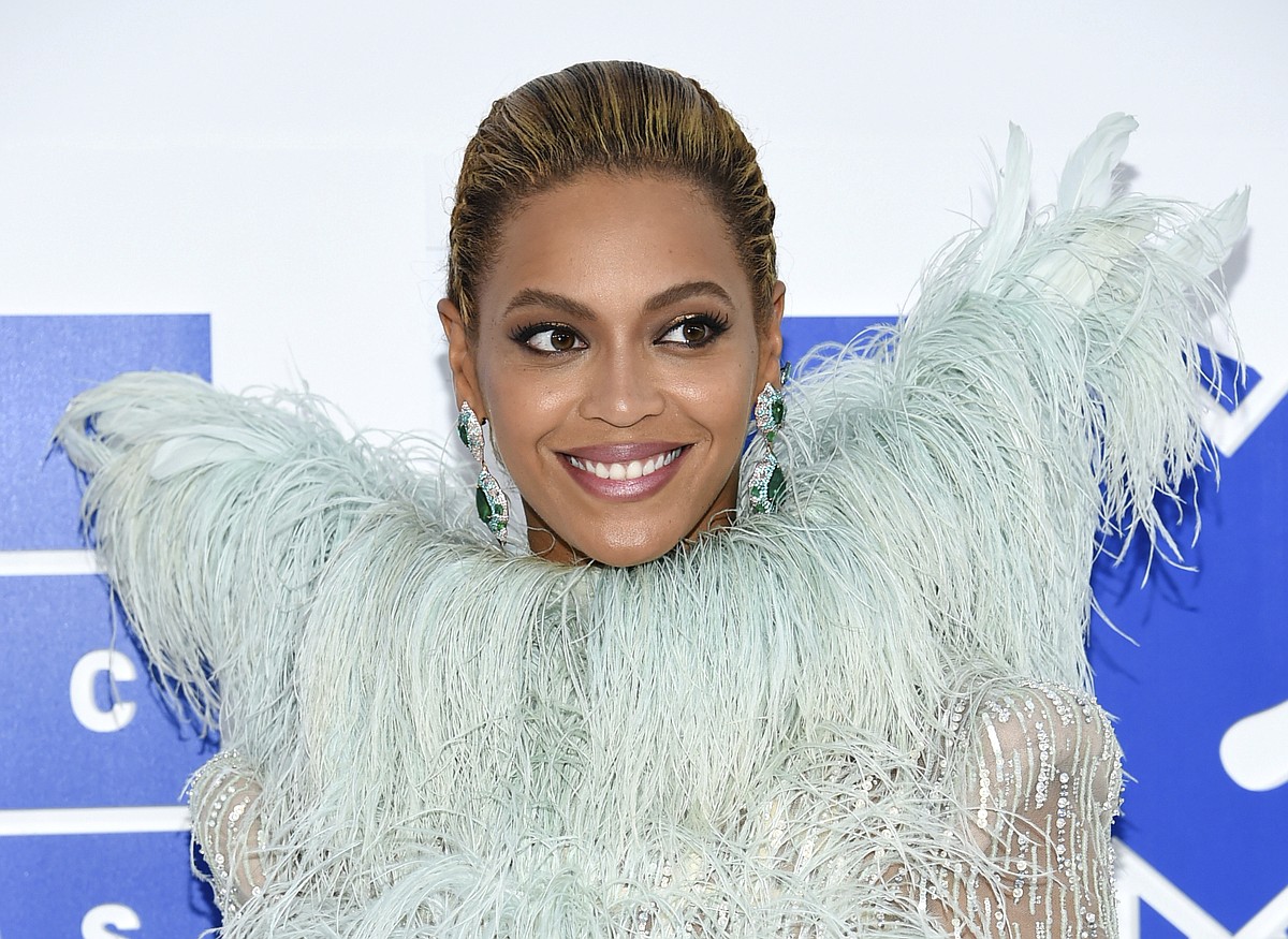 Beyonce-Dixie Chicks collab sparks a clash on social media ...