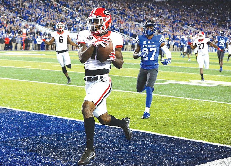 Georgia wide receiver Isaiah McKenzie scores a touchdown past Kentucky defender Mide Edwards during the first half of an NCAA college football game on Saturday, Nov. 5, 2016, in Lexington, Ky. (Curtis Compton/Atlanta Journal-Constitution via AP)