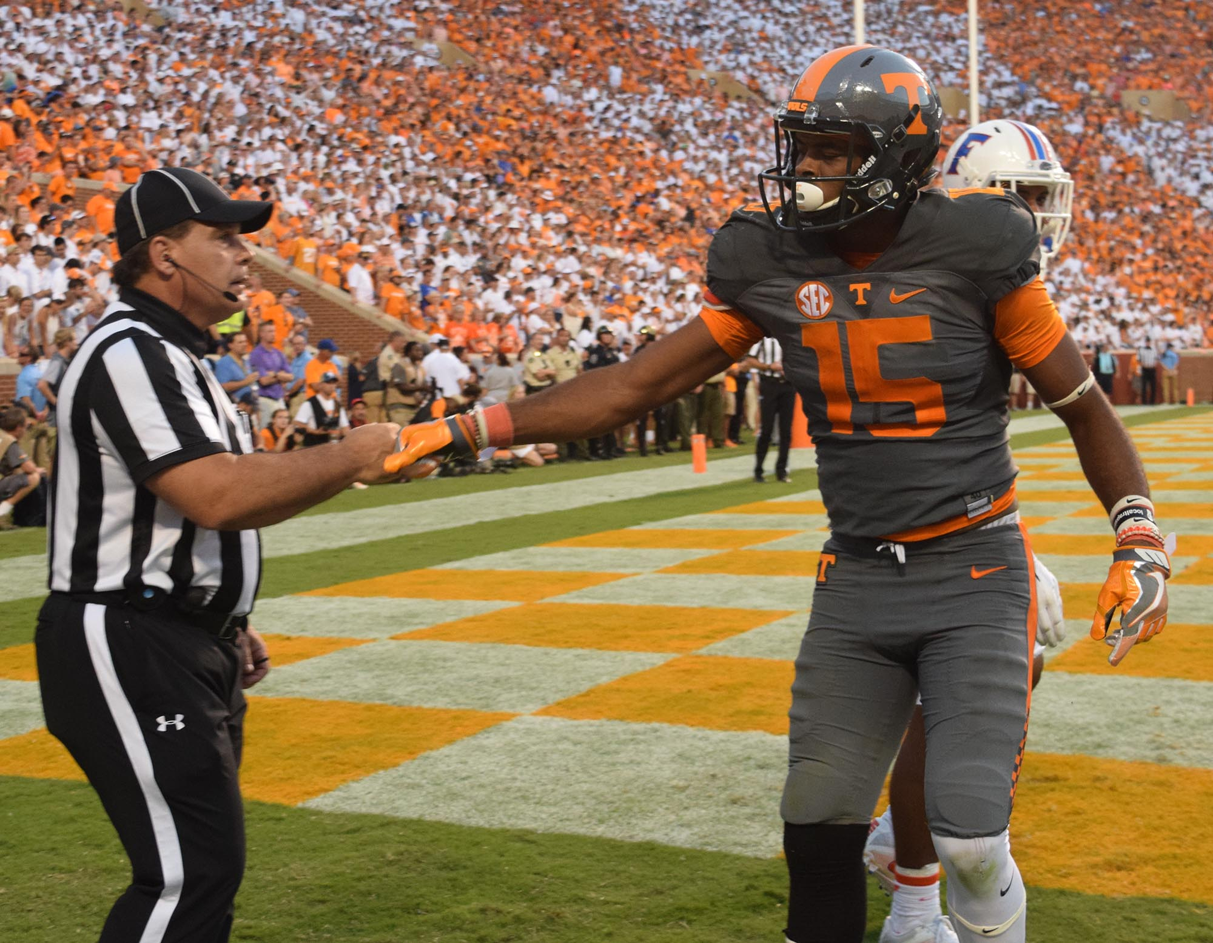 See it: Ex-Tennessee Vols star Jauan Jennings' first NFL TD reception