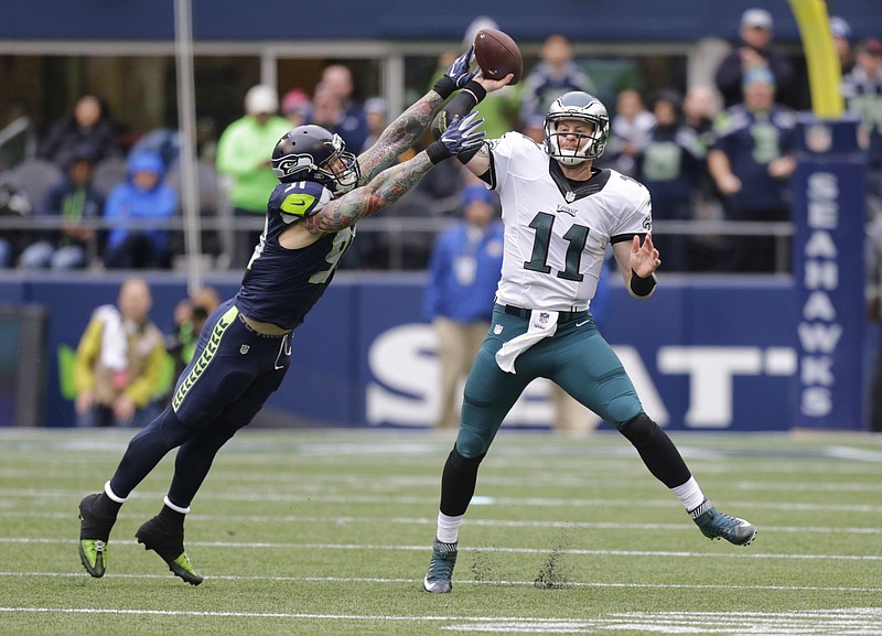 Wilson throws, catches, leads Seahawks past Eagles 26-15