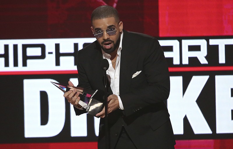 
              Drake accepts the award for favorite artist - rap/hip-hop at the American Music Awards at the Microsoft Theater on Sunday, Nov. 20, 2016, in Los Angeles. (Photo by Matt Sayles/Invision/AP)
            